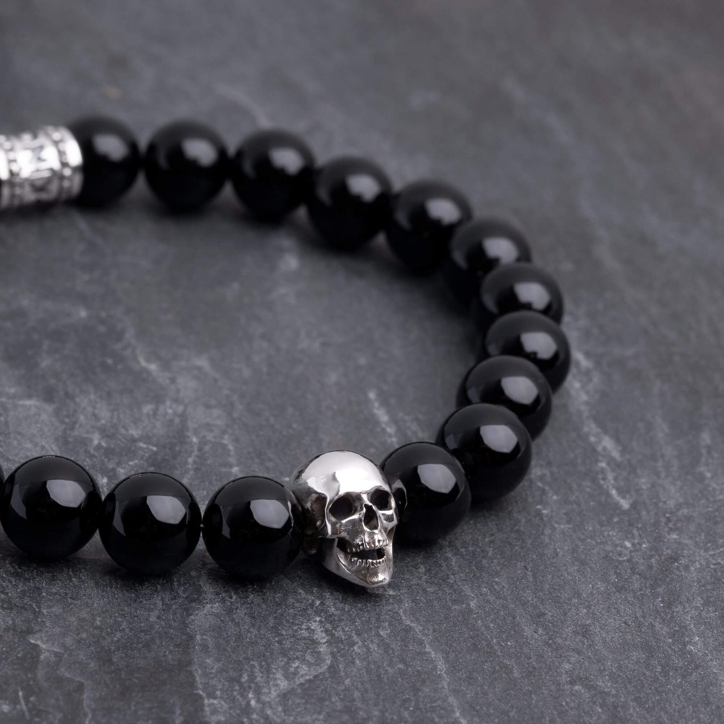 Bransoletka z korali "Skull" (Onyks, 8mm)
